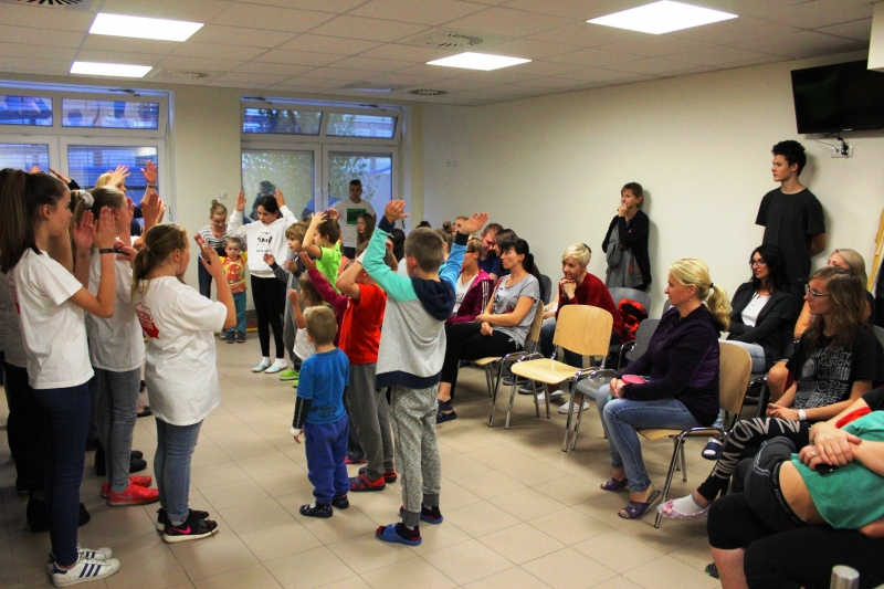 Serduszka śpiewają dla dzieci przebywających w Szpitalu w Zdrojach