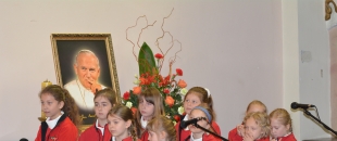Serduszka Młodsze śpiewają w Sanktuarium 